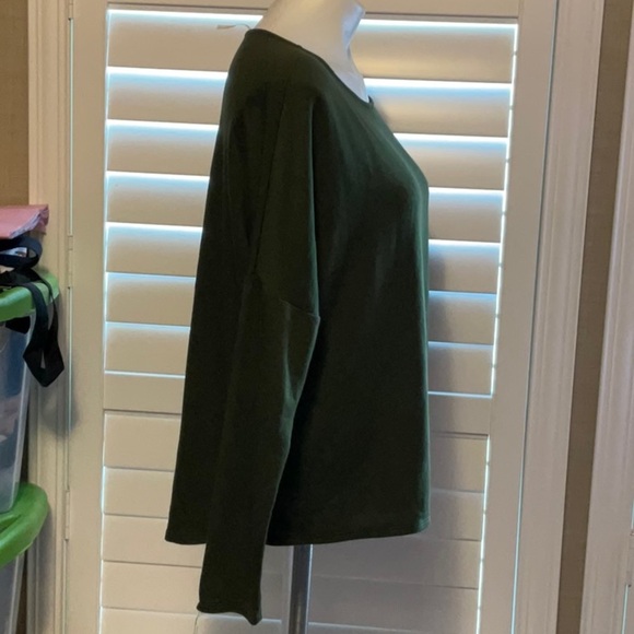 Tresics Fitted Green Long Sleeve Sweatshirt - Picture 2 of 6